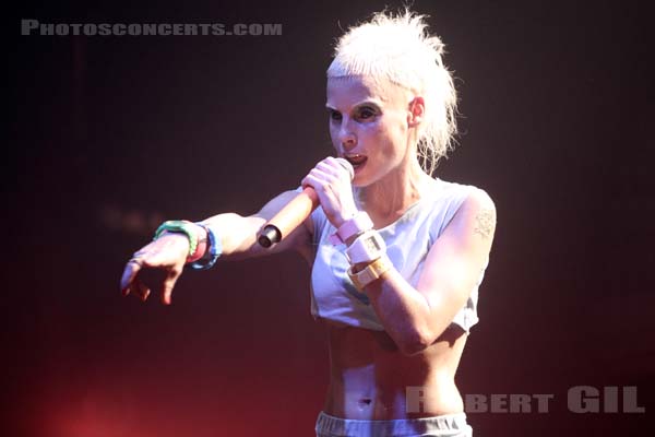 DIE ANTWOORD - 2012-07-06 - PARIS - Le Bataclan - Anri du Toit [Yolandi Visser]